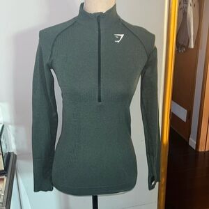 GYM SHARK SIZE SMALL VITAL SEAMLESS 1/2 ZIP IN A FORREST GREEN.